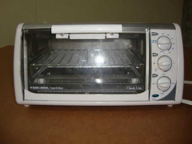 lot 139 image: Black & Decker Toast-R-Oven Toa...