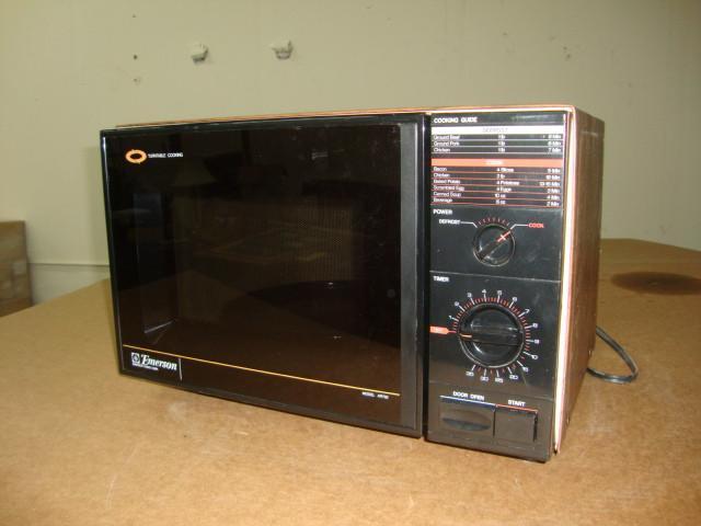 Emerson Microwave, model AR732... | CRATE Waconia #135 Office, Shop