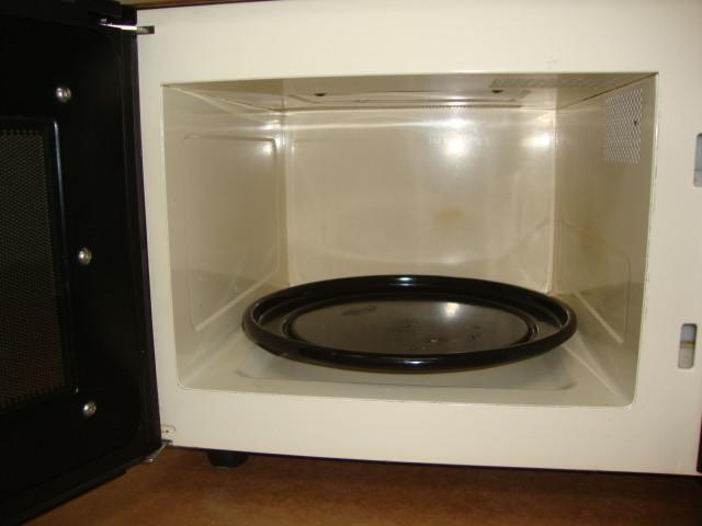 Emerson Microwave, model AR732... | CRATE Waconia #135 Office, Shop