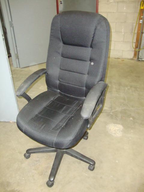 lot 162 image: Office Chair...