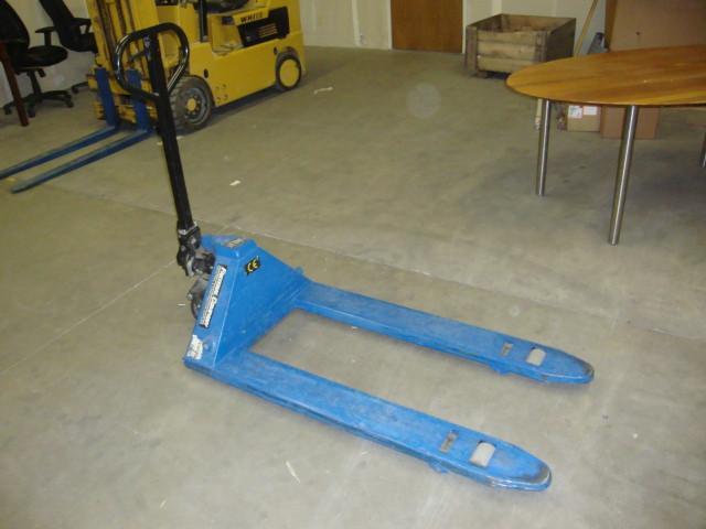 lot 21 image: Fastenal Pallet Jack, 5500lb, 26 1...