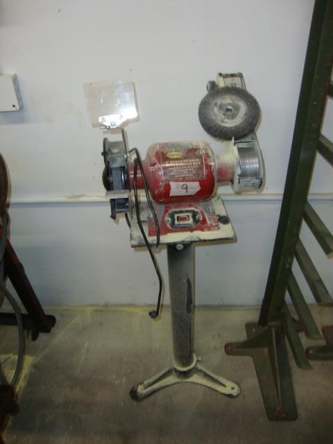 lot 27 image: Northern Industrial 6in Bench Grind...