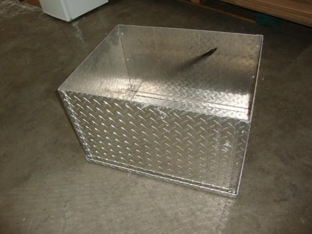 lot 38 image: Diamond Plate Box or Step, 24in x 1...