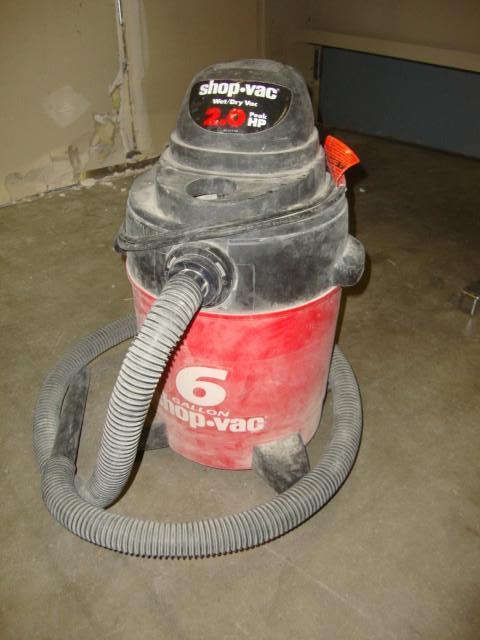 lot 52 image: 6 Gallon Shop Vac, 2hp, model 4020...