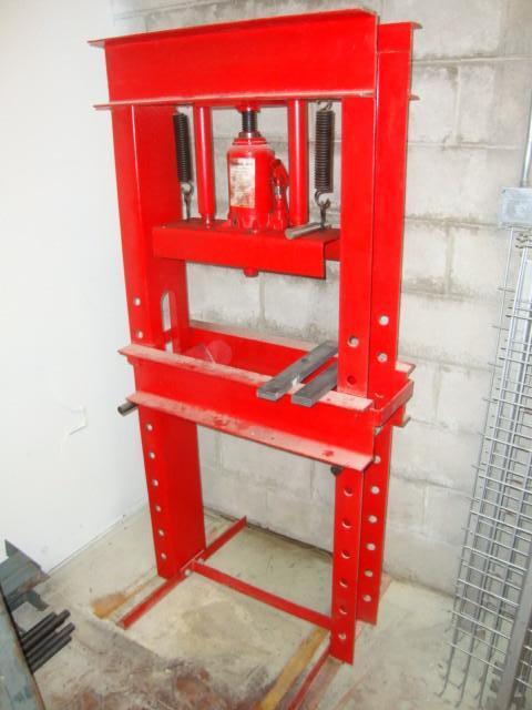 lot 7 image: 20-Ton Shop Press, 67in tall...