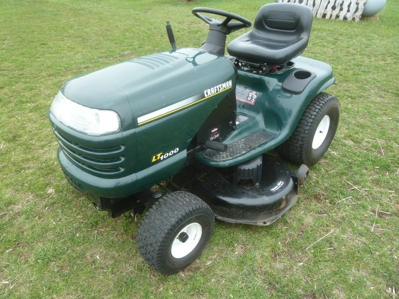lot 7 image: Craftsmen&nbspLawn Tractor Model#...