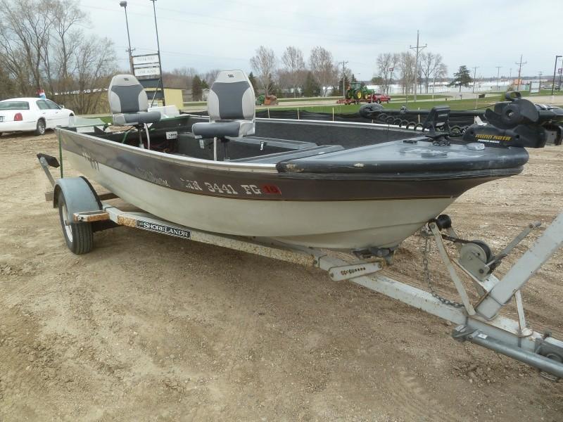 lot 8 image: 1988 Tuffy&nbspBoat 16 Ft Hull wi...