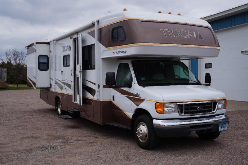 2008 Tioga by Fleetwood Class C 31 Motorhome with 2 Slide Outs