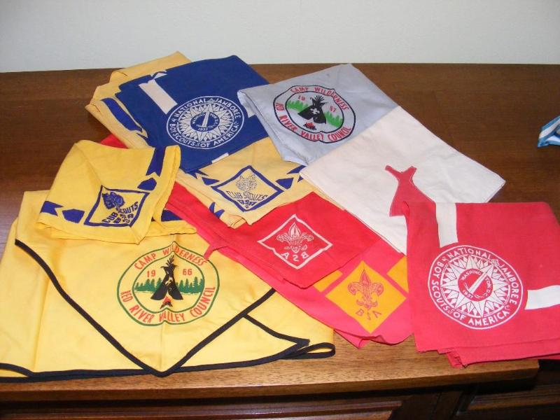 lot 101 image: Boy Scout, Cub Scout Neckerchiefs...