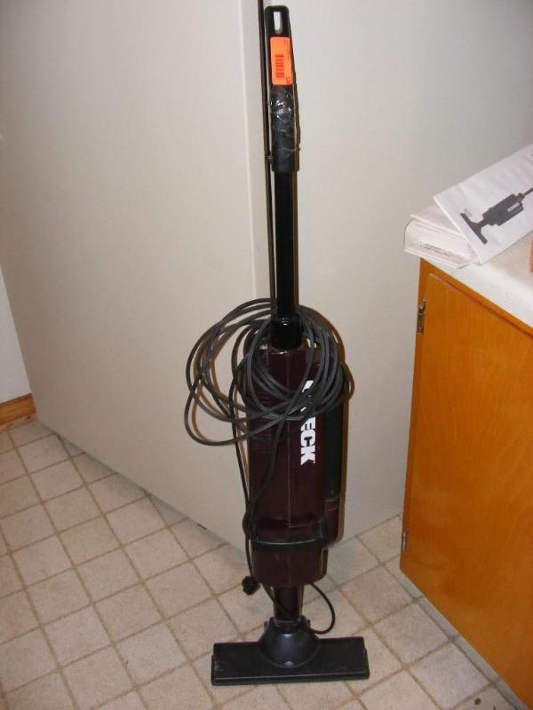 lot 108 image: Oreck&nbspVacuumSweeper...