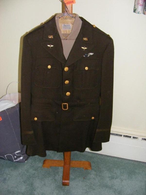 lot 112 image: US Army Officers Uniform, includes ...