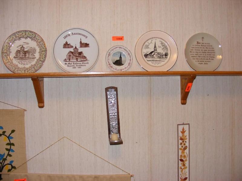 lot 123 image: 4 foot wooden shelf...