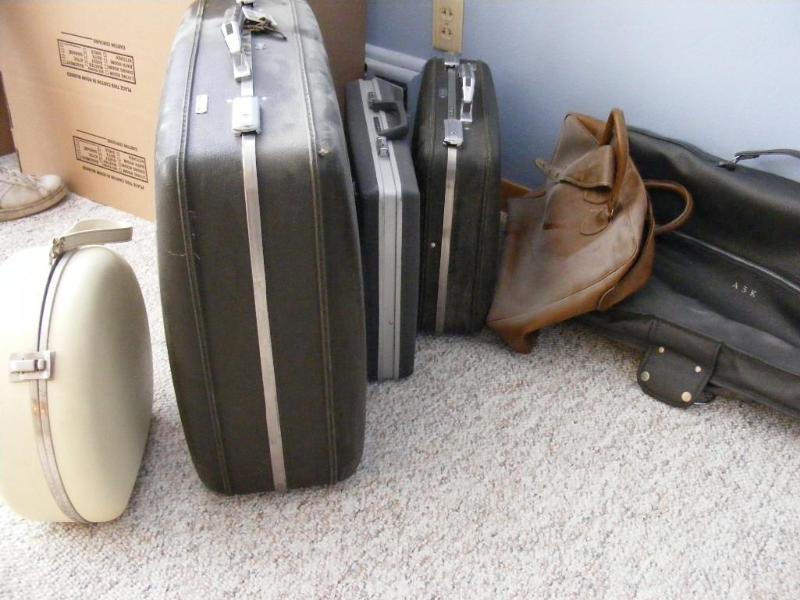 lot 13 image: Lot of Suitcases and travel bags Ro...