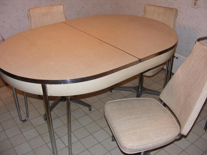 lot 140 image: Dining Room Set