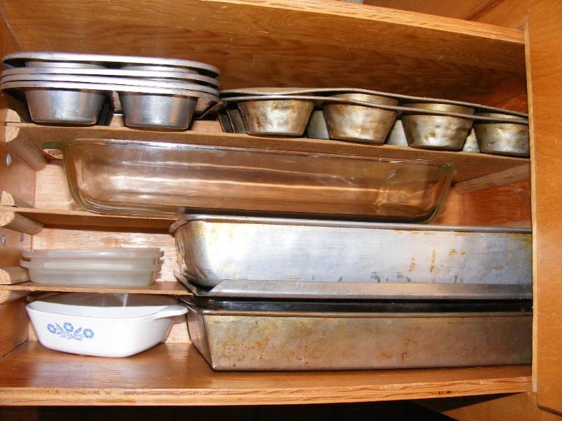 lot 143 image: Kitchen Items