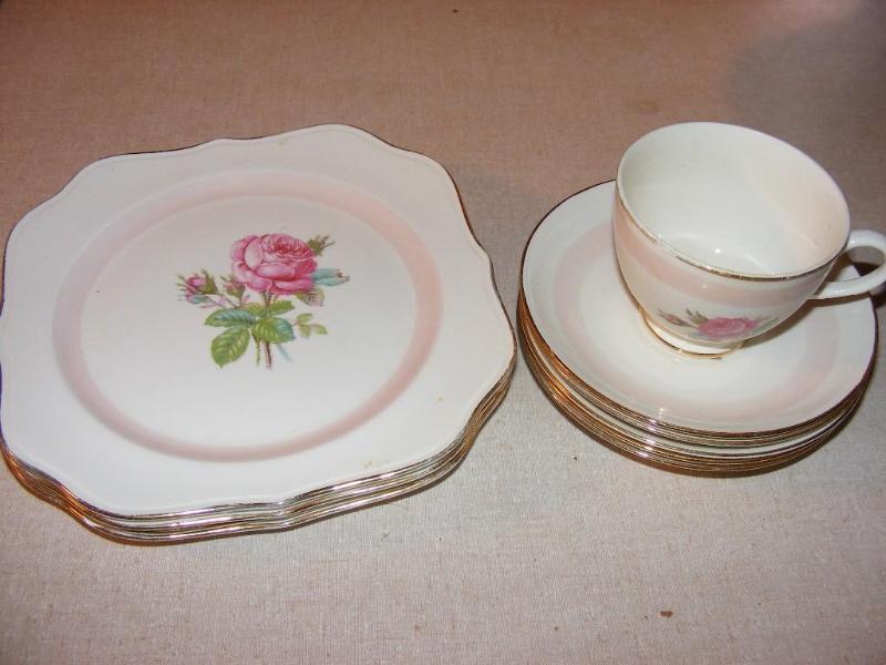 lot 166 image: Dishes