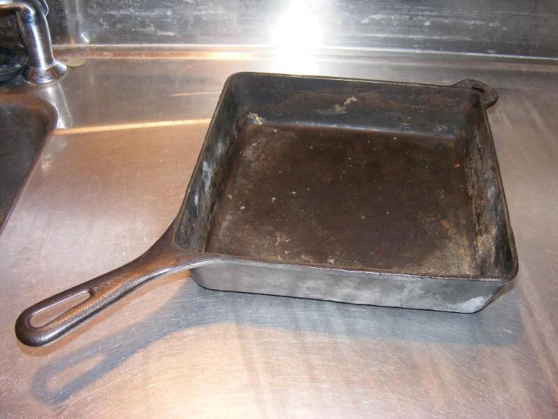 lot 173 image: Griswold Cast Iron Pan