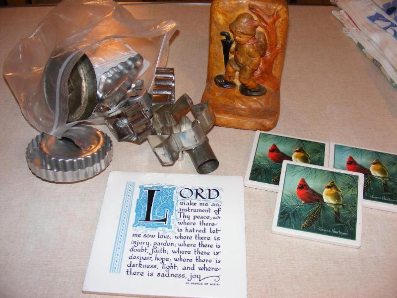 lot 177 image: Lot of Kitchen Items, Vintage Cooki...