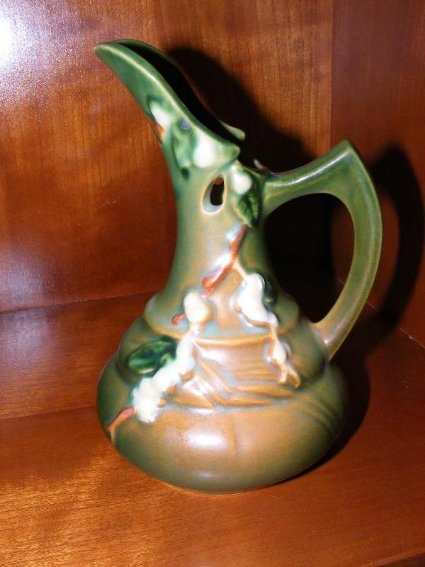 lot 183 image: Roseville Pottery Vase...