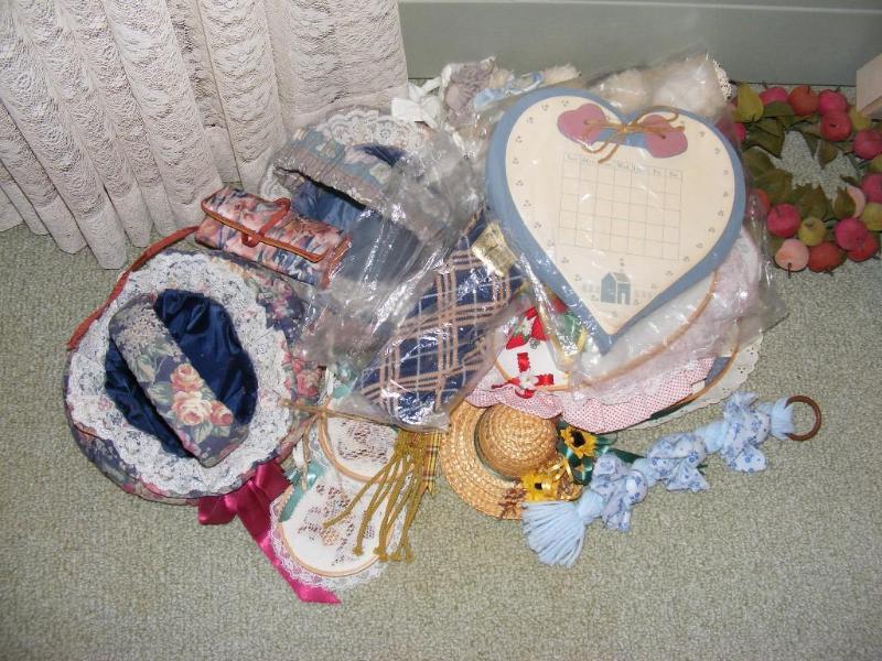 lot 186 image: lot of Misc Crafty Items...