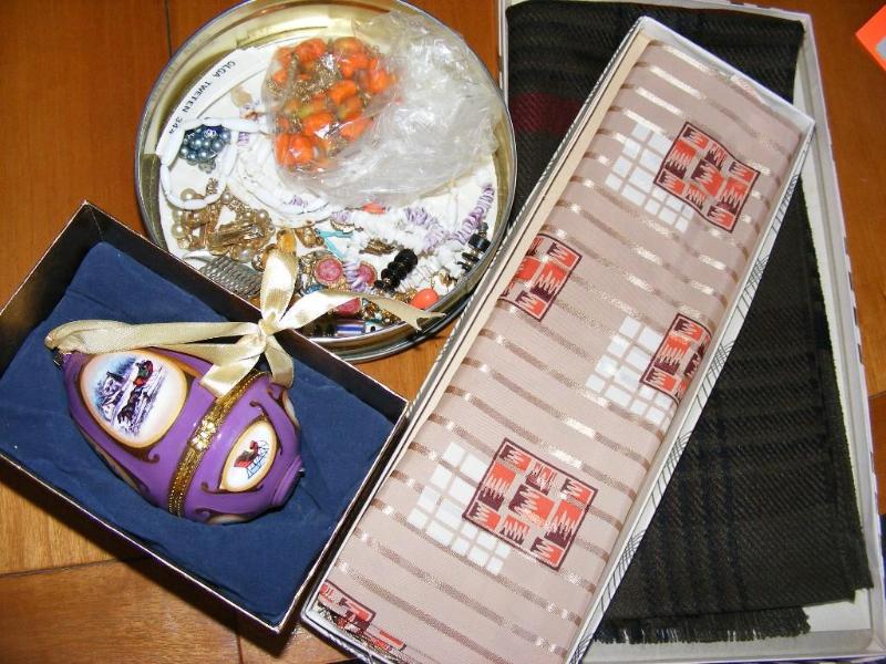 lot 190 image: Tin of Jewelry, 2 scarves and egg k...