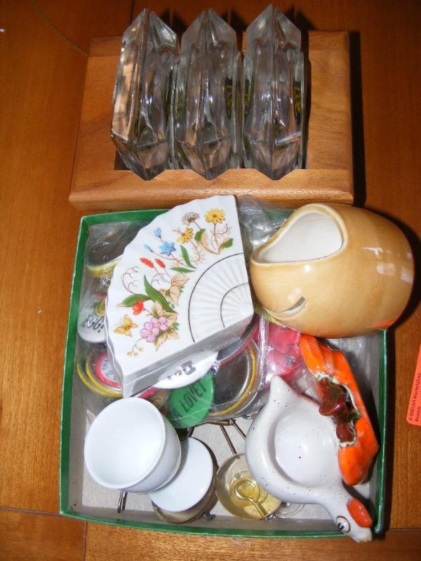 lot 196 image: Lot of Misc Decorative Items, set o...