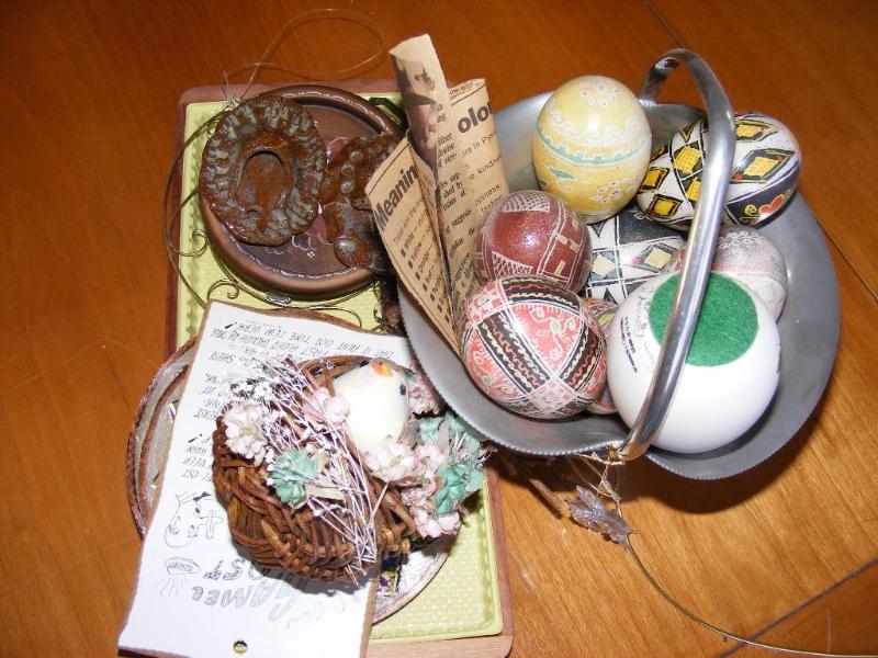 lot 201 image: Lot of Decorative Items, metal bask...