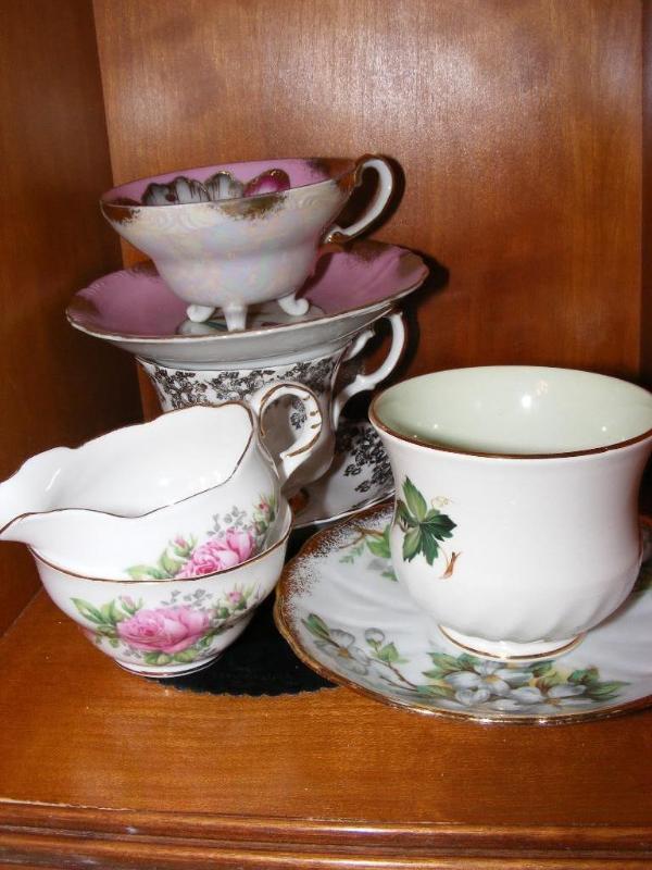lot 207 image: 3 tea cupssaucers, cream and sugar...