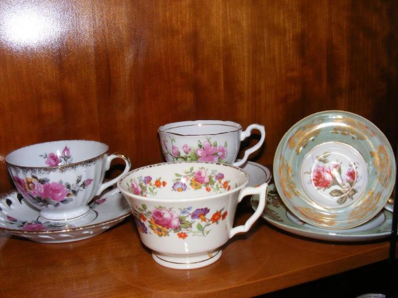 lot 208 image: &nbsp4 Tea Cups, 3 have matching S...