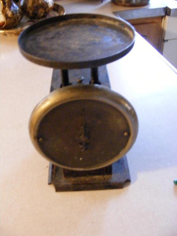 lot 214 image: Scale