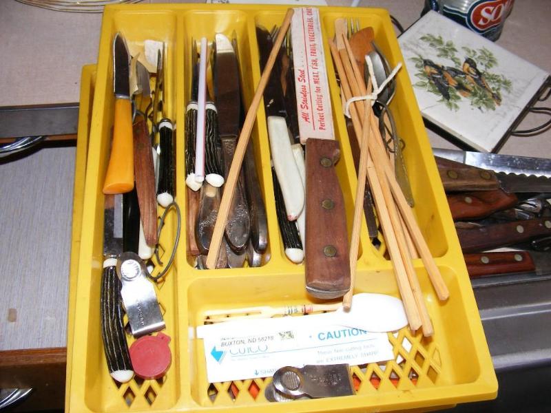 lot 220 image: Misc KnivesUtensils
