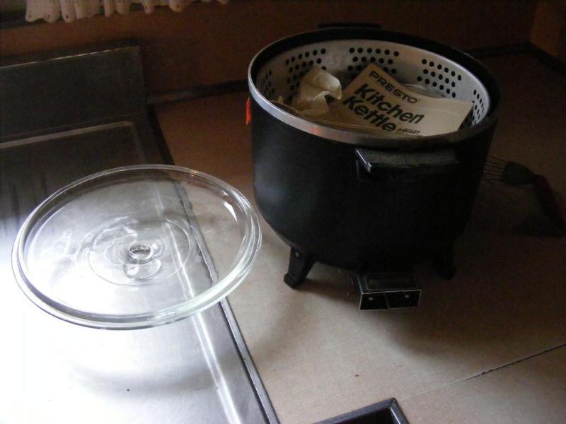 lot 235 image: Kitchen Kettle