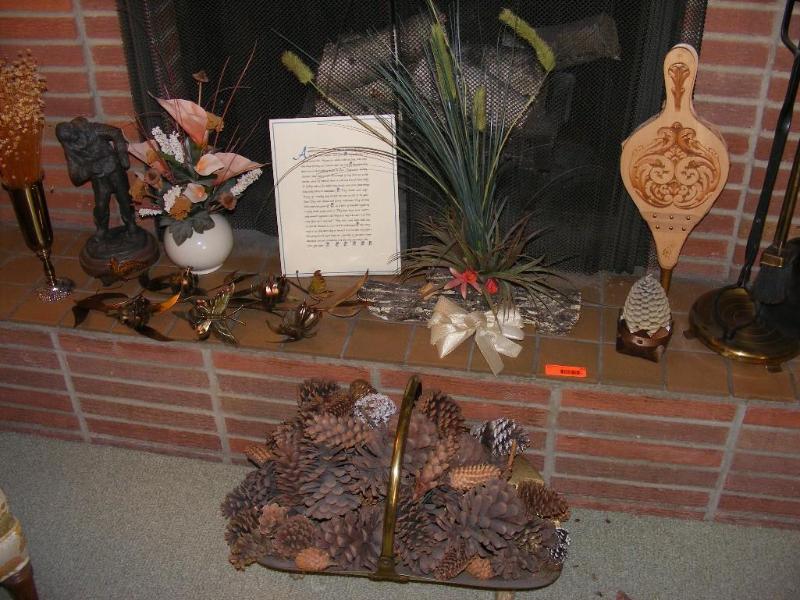 lot 251 image: Lot of Decorative Items in front of...