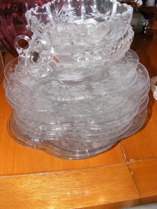 lot 259 image: Lot of Glass Plates and serving bow...