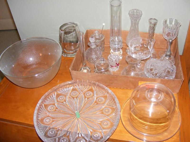 lot 260 image: Lot of Glass Vases, serving tray, b...