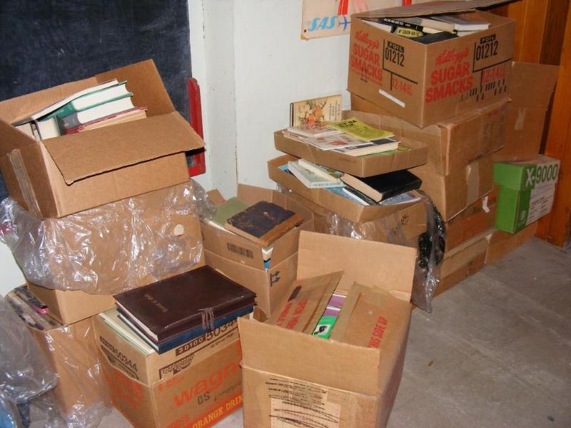 lot 289 image: HUGE lot of Books...