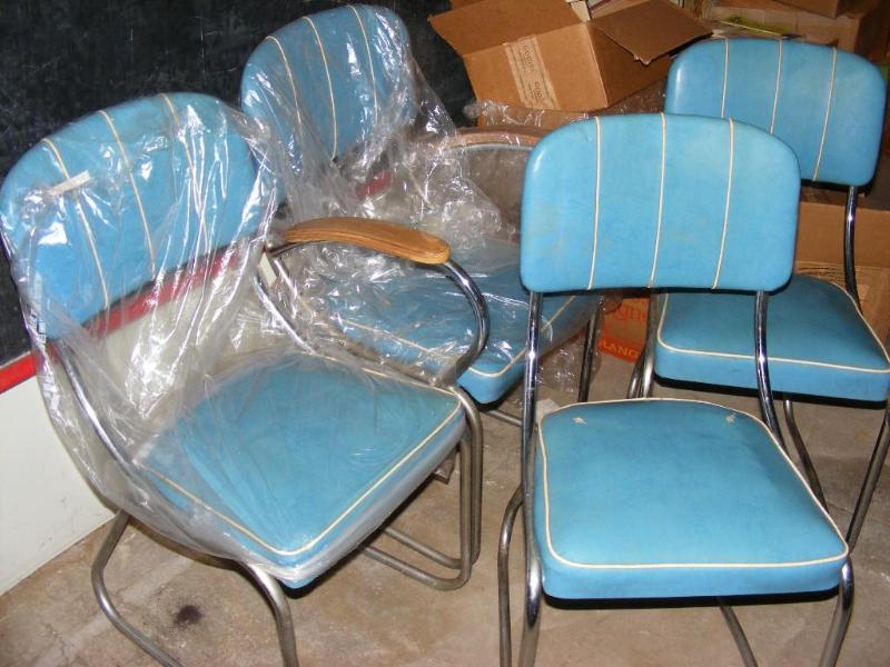 lot 290 image: set of 4 kitchen chairs, blue...
