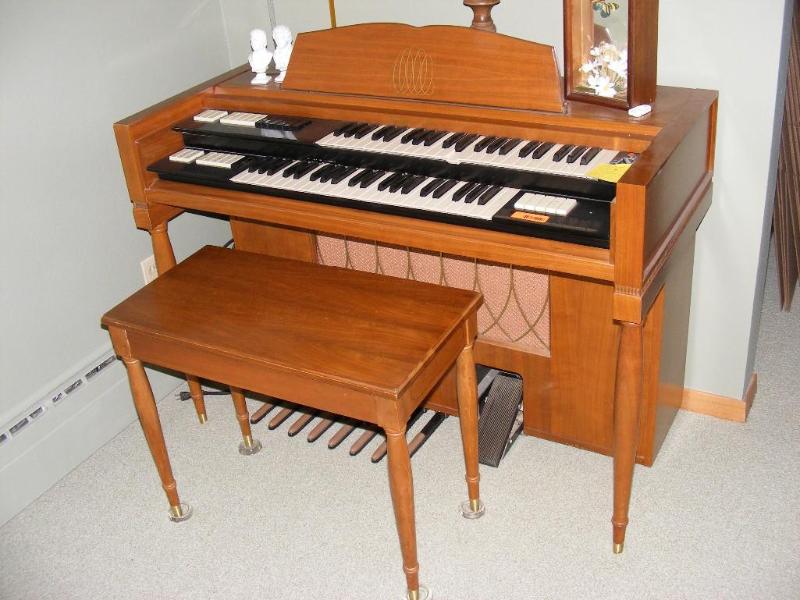 lot 3 image: Electric Organ, there is a note on ...