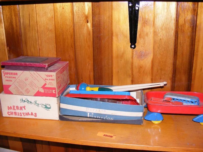 lot 310 image: Variety Lot of Older Toys, Metal bu...