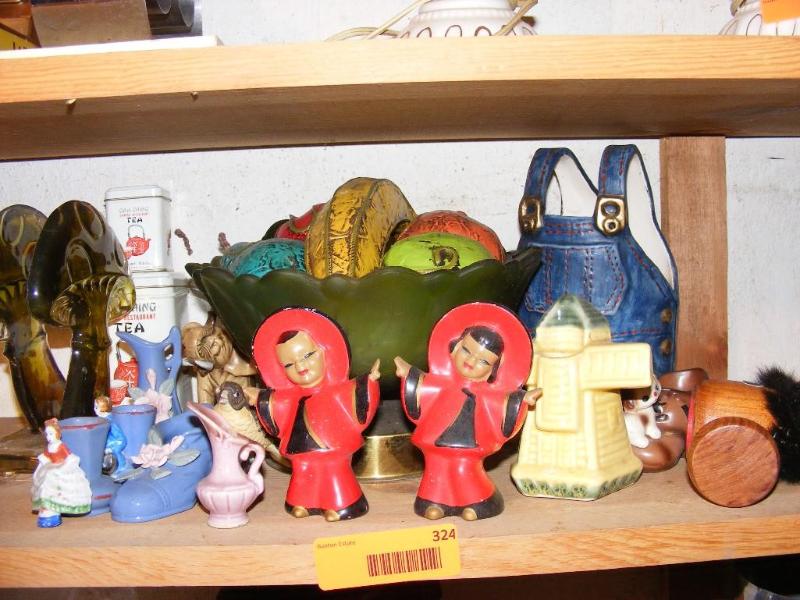lot 324 image: lot of decorative items, small blue...