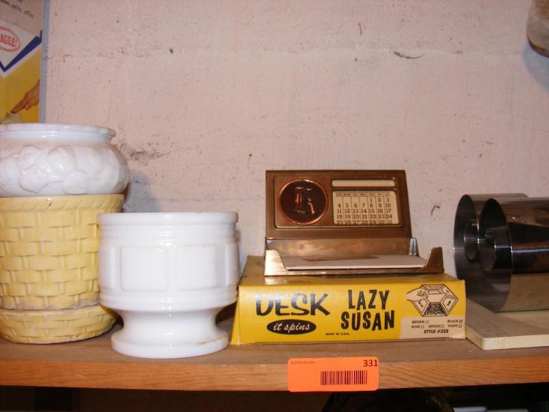 lot 331 image: Lot of misc items, desk items and f...