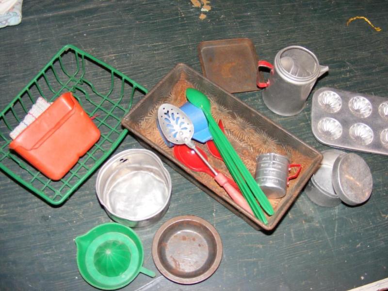 lot 344 image: old kitchen set toys...