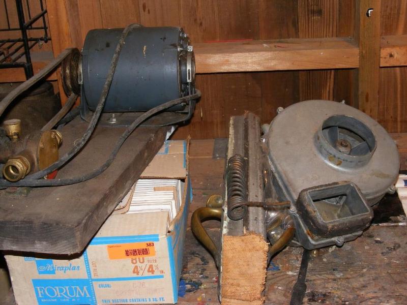 lot 383 image: Lot of Misc Items, Motor with Pulle...