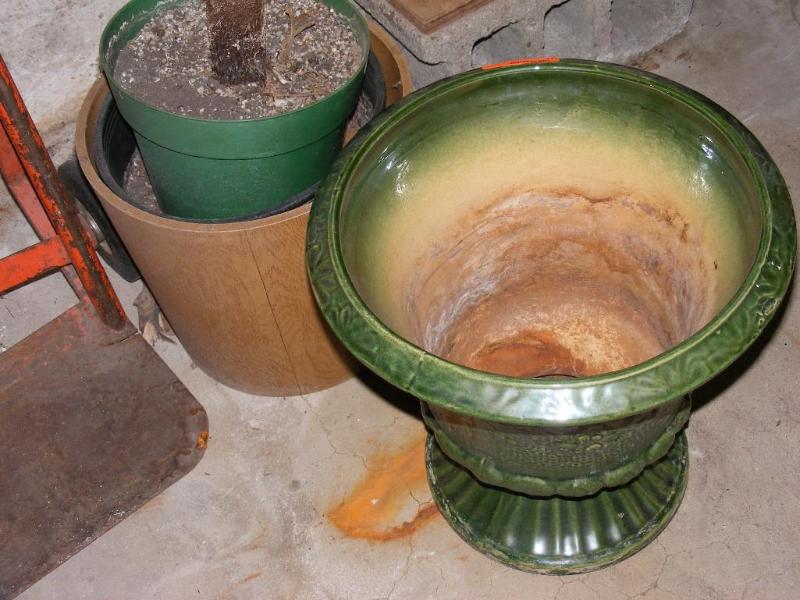 lot 392 image: Flower Pots...