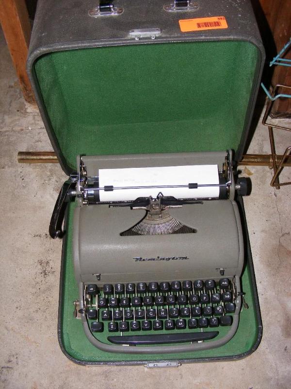 lot 393 image: Vintage Remington Typewriter in cas...