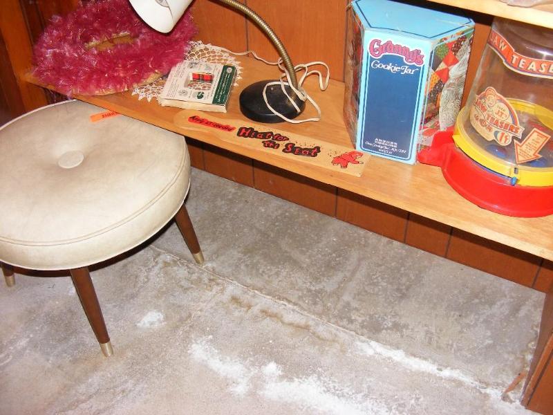 lot 402 image: Desk Lamp, Small Foot Stool, Granny...