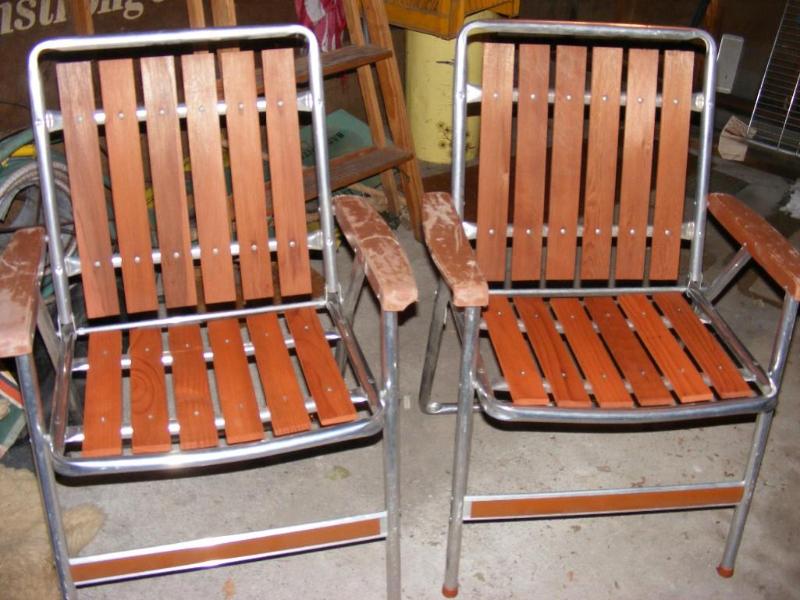 lot 413 image: Two metal and wood lawn chairs, pla...
