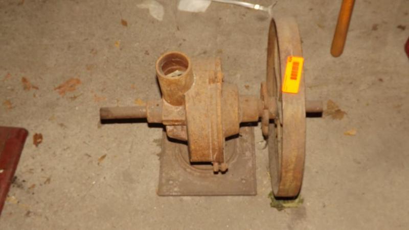 lot 424 image: Old Water Pump ...