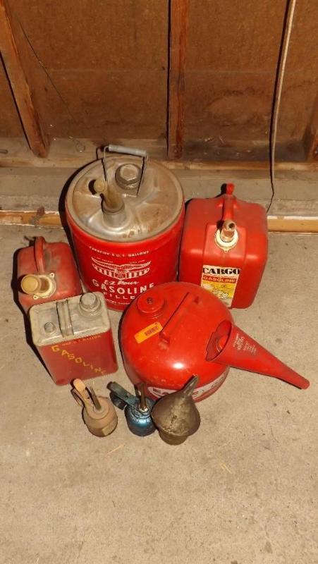 lot 425 image: Lot of Gas and Oil Cans...