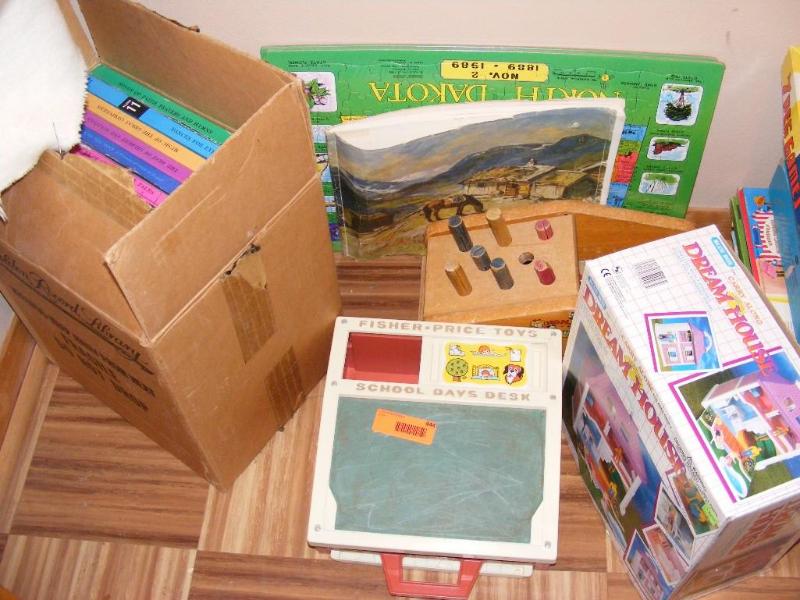 lot 444 image: Lot of books, puzzles and toys, and...